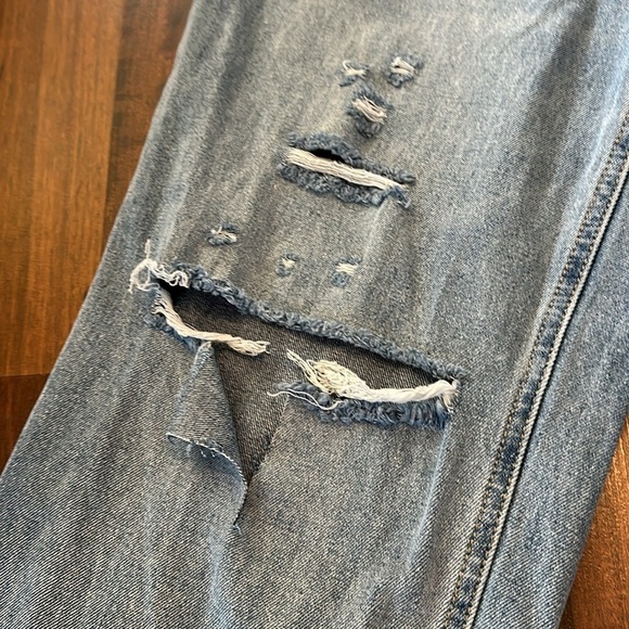 NWT Tinseltown Ripped Hi-Rise Straight Leg Distressed Darling Wash Jeans Size 9 - Picture 5 of 12